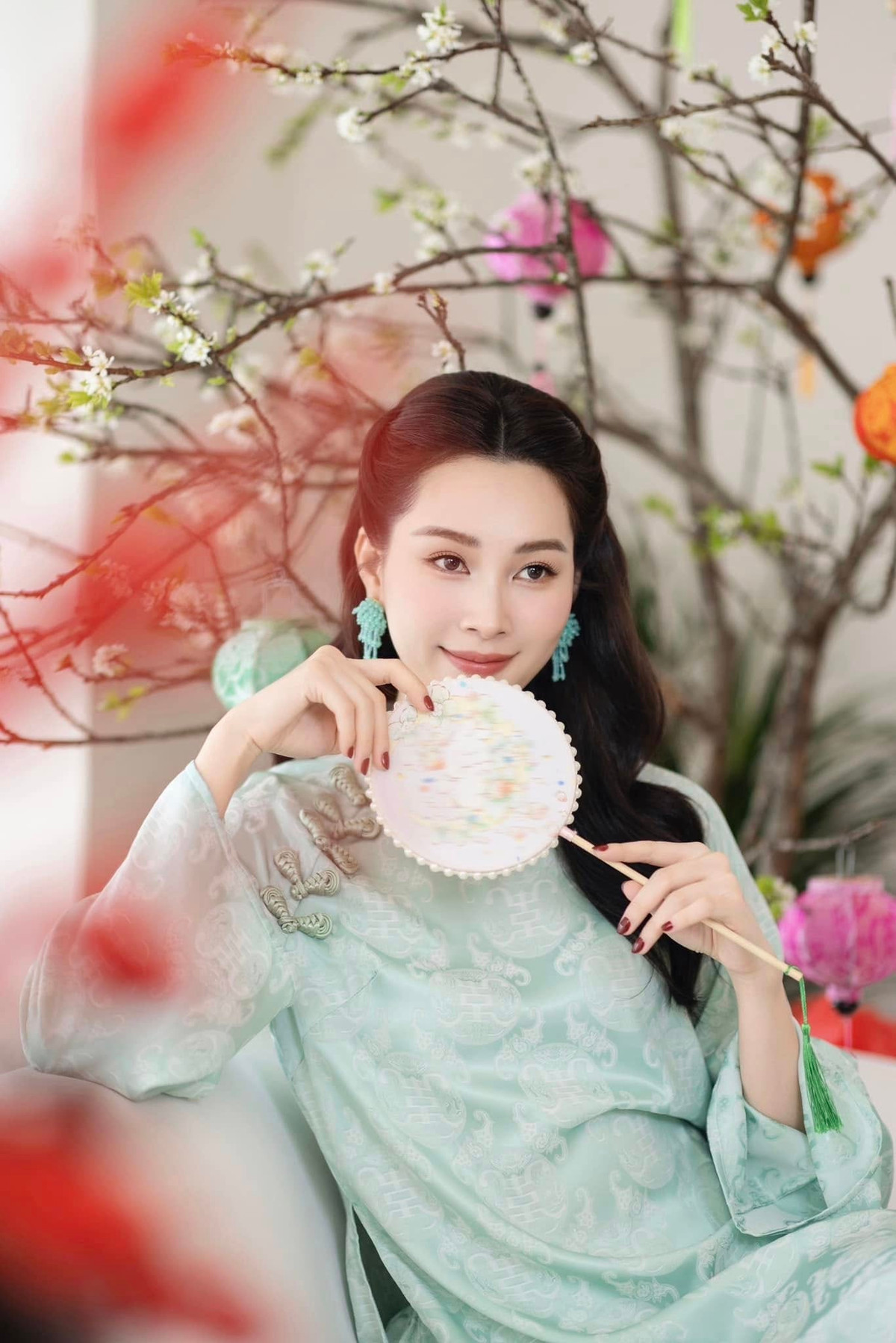 Đặng Thu Thảo diện áo dài khoe sắc những ngày đầu năm mới Ất Tỵ. Ảnh: FB Dang Thu Thao