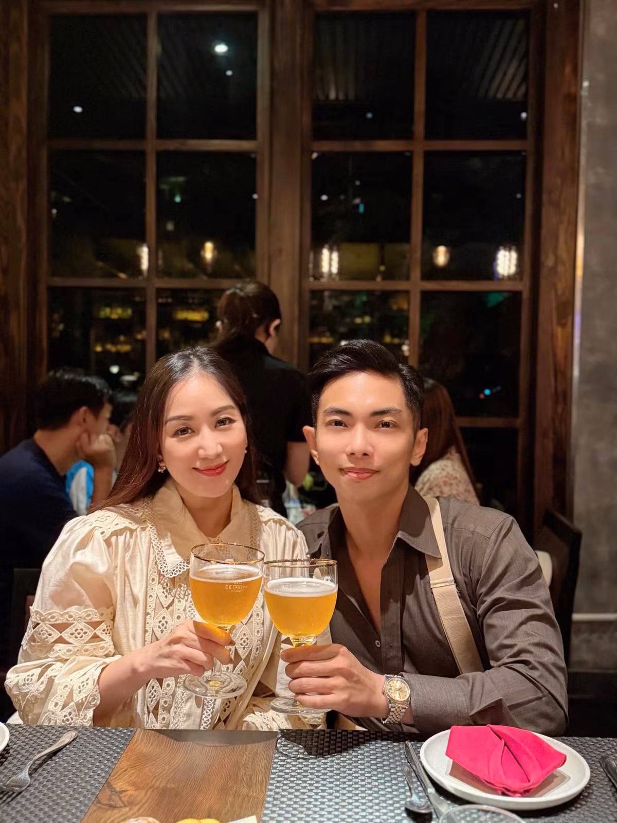 Vợ chồng Khánh Thi - Phan Hiển mừng 17 năm bên nhau với bữa tiệc nhỏ ấm cúng. Ảnh: FB Nguyễn Đoàn Phan Hiển