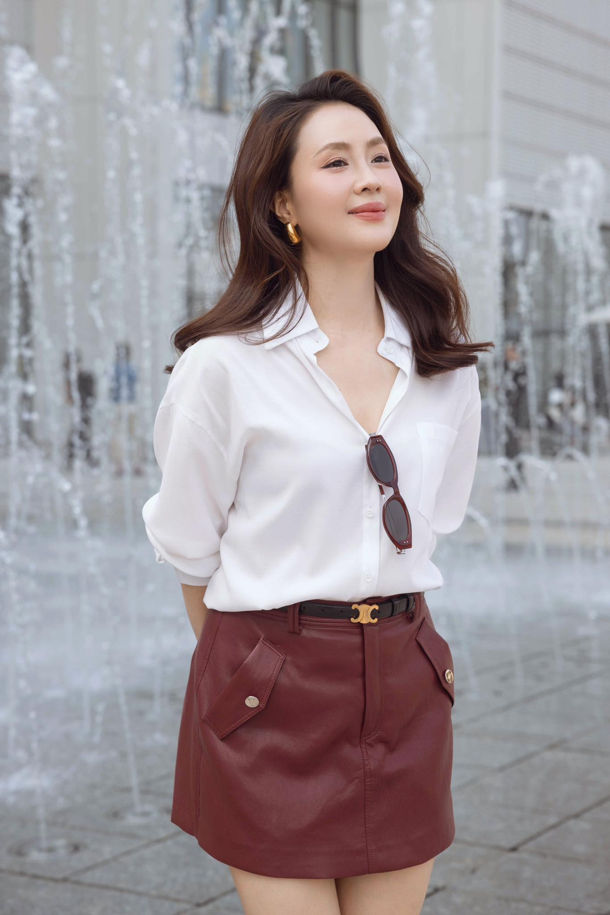 Diễn viên Hồng Diễm hạnh phúc vì nhận nhiều yêu thương, tình cảm từ bạn bè, khán giả trong ngày sinh nhật 42 tuổi. Ảnh: FB Nguyen Hong Diem