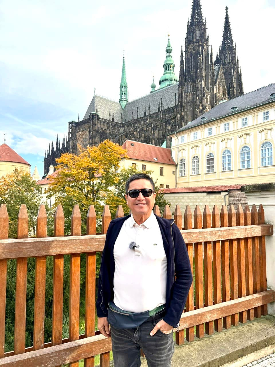 Nghệ sĩ Chí Trung tự nhận "vui vẻ bên ngoài, khép kín bên trong. Không thích đám đông, dù là nghệ sĩ". Ảnh: FB Phạm Chí Trung