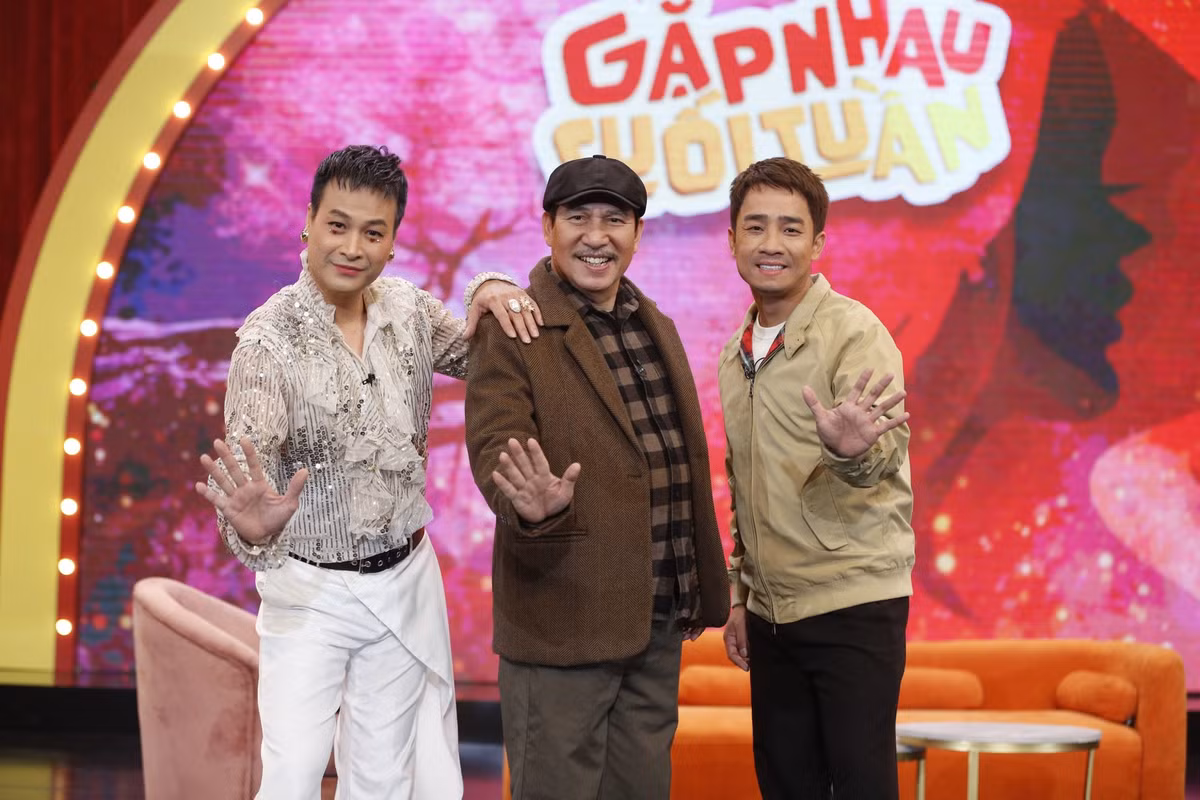 Điểm mới của Gặp nhau cuối tuần 2025 là tăng cường tương tác với khán giả bằng việc tận dụng nền tảng số. Theo đó khán giả có thể gửi tình huống, câu chuyện hài của mình để ê kíp chuyển thể thành tiểu phẩm. Đồng thời mở không gian bình luận, góp ý, đề xuất chủ đề trên các nền tảng số. Ảnh: VFC