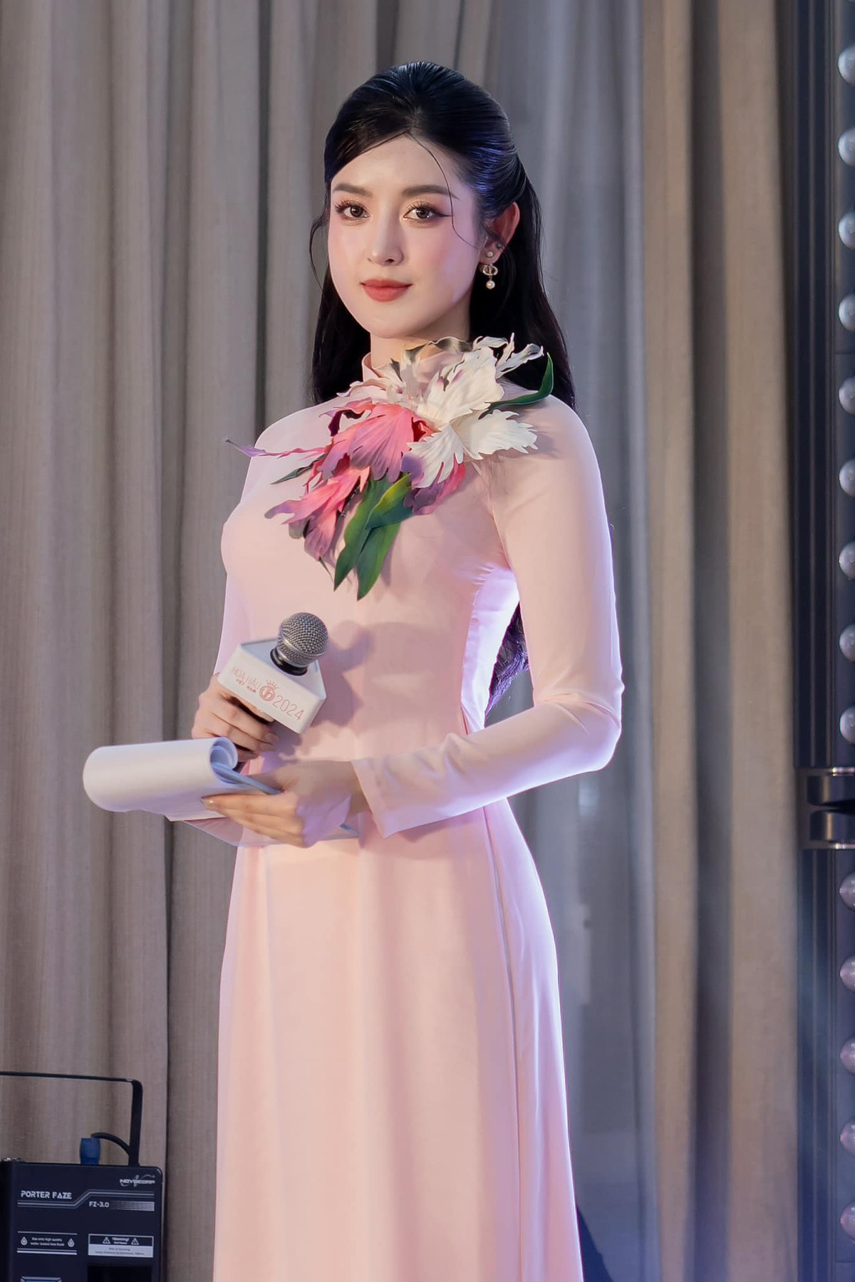 Nàng hậu khéo giữ thân hình gợi cảm với 3 vòng hoàn hảo. Ảnh: FB Nguyen Tran Huyen My