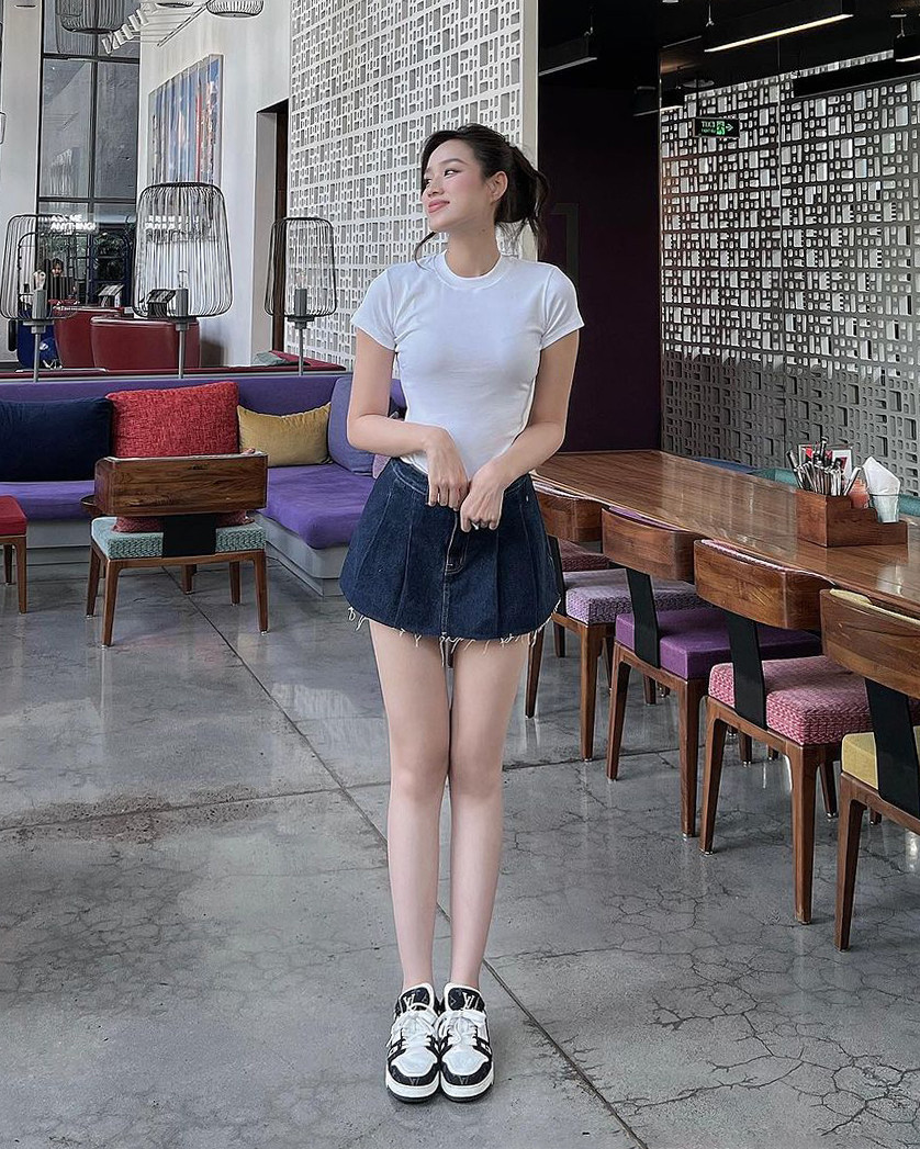 Đỗ Thị Hà cho biết cô không ngại những kiểu đồ táo bạo. Việc thử nghiệm nhiều phong cách cũng giúp cô thể hiện cá tính Gen Z, từ đó tìm ra những trang phục phù hợp với bản thân. Ảnh: FB Đỗ Thị Hà