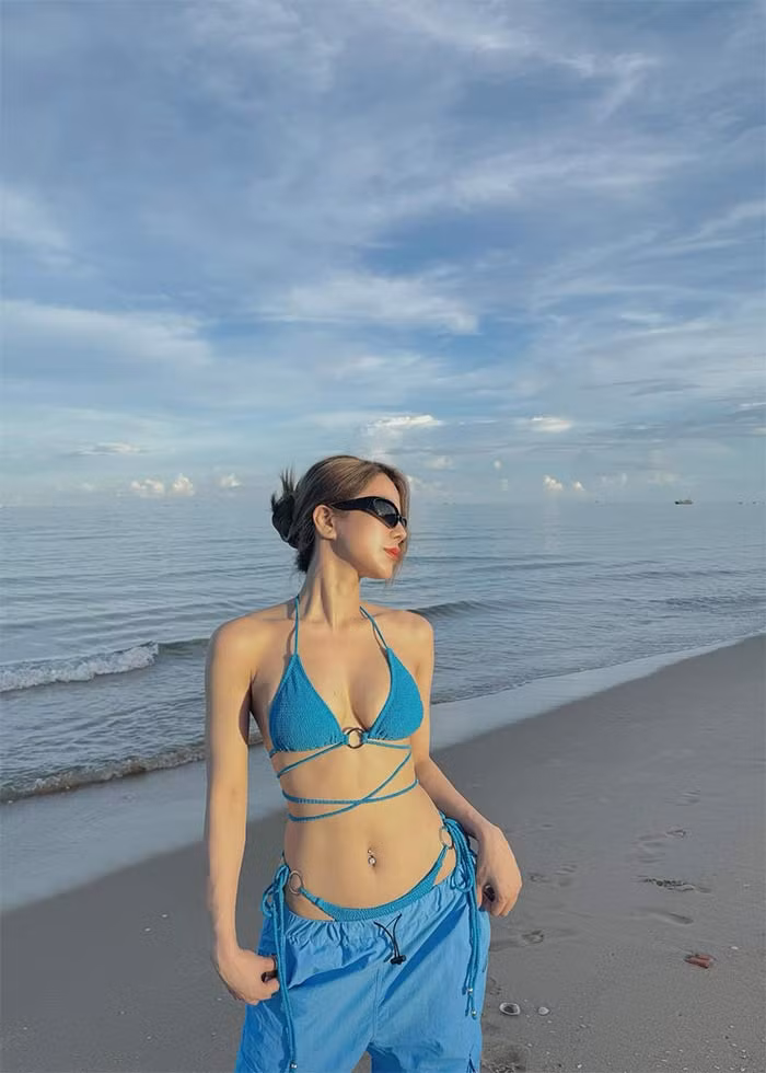 Mặc dù đã qua hai lần sinh nở nhưng body của Diệp Lâm Anh vẫn vòng nào ra vòng đó rất hút mắt. (Ảnh: FB Diệp Lâm Anh)