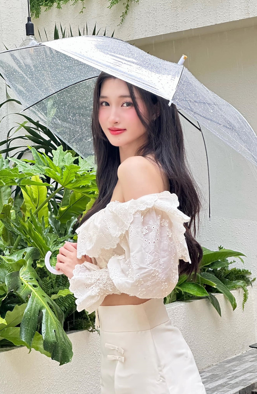 Gần đây nhất, Á hậu Nguyễn Phương Nhi, từng đại diện Việt Nam tại Miss International 2023, cũng làm lễ ăn hỏi với thiếu gia Phạm Nhật Minh Hoàng - con trai thứ 2 của tỷ phú Phạm Nhật Vượng. Ảnh: FB Nguyễn Phương Nhi