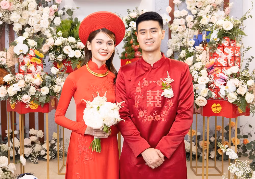 Tháng 12/2022, Á hậu Việt này chính thức lên xe hoa với doanh nhân Thái Long. Ảnh: Saostar