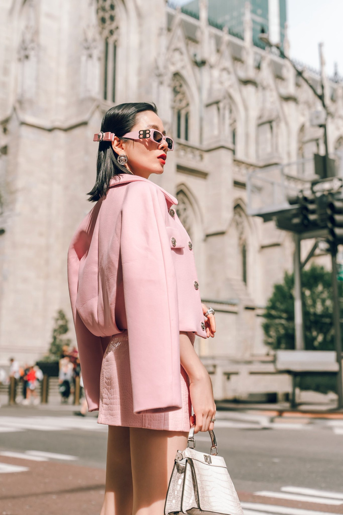 Lệ Quyên chiêm nghiệm: "Bạn tặng cho cuộc đời năng lượng gì, bạn sẽ thu lại đúng như thế". Ảnh: FB Lệ Quyên