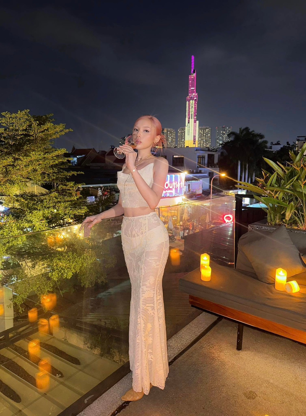 Sự tự tin và thần thái quyến rũ của Nguyễn Cao Kỳ Duyên đã giúp cô nàng ghi điểm tuyệt đối trong mắt công chúng và giới mộ điệu thời trang. Ảnh: FB Nguyen Cao Ky Duyen