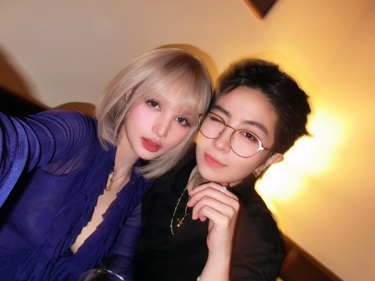 Xoài Non chú thích khoảnh khắc tình tứ bên Gil Lê: "Love this journey with him" (Yêu hành trình bên anh). Ảnh: FB Phạm Trang