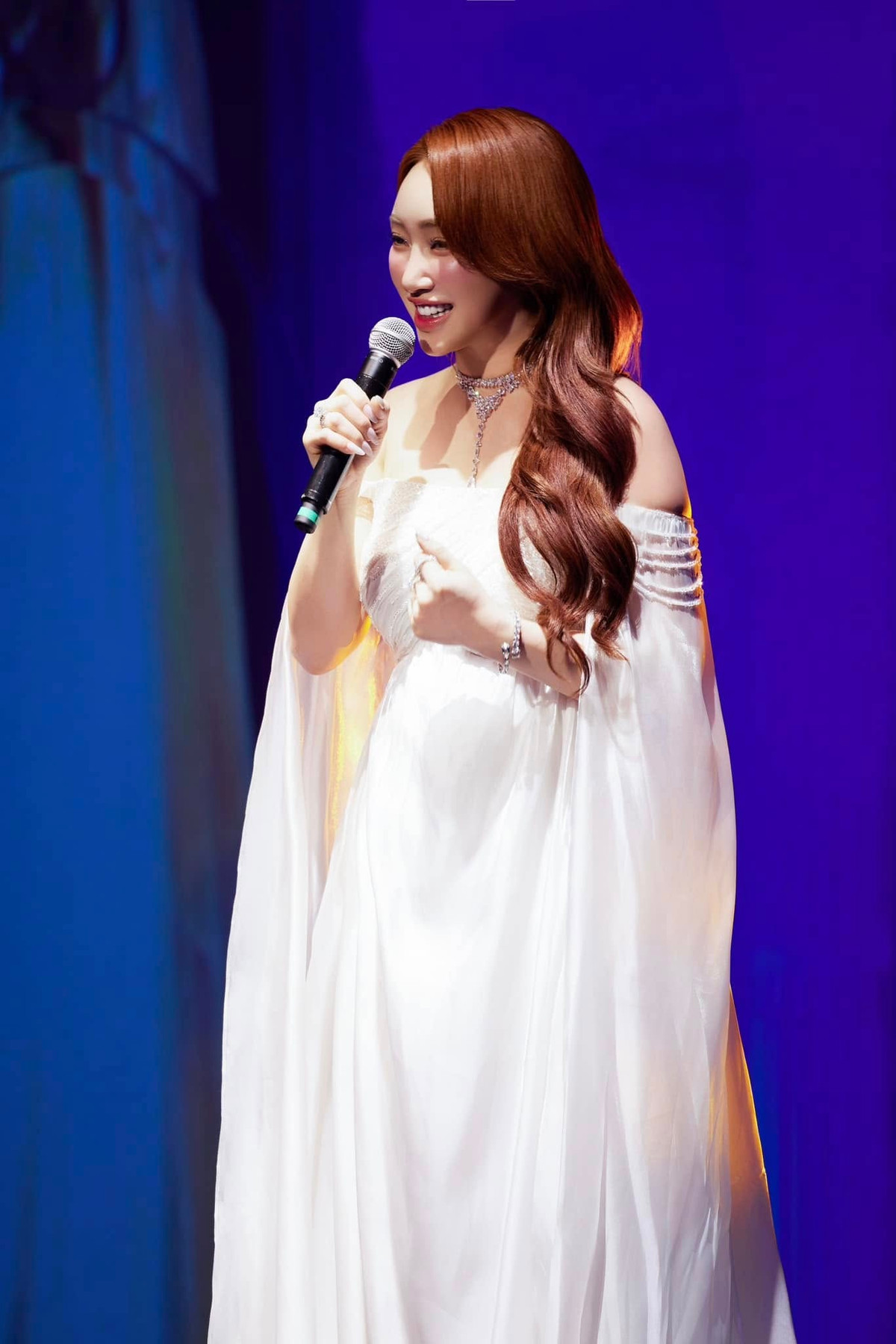 Những hình ảnh cô chia sẻ trên mạng xã hội luôn nhận được hàng ngàn lượt thích và bình luận ngưỡng mộ. Ảnh: FB Lý Thuỳ Chang