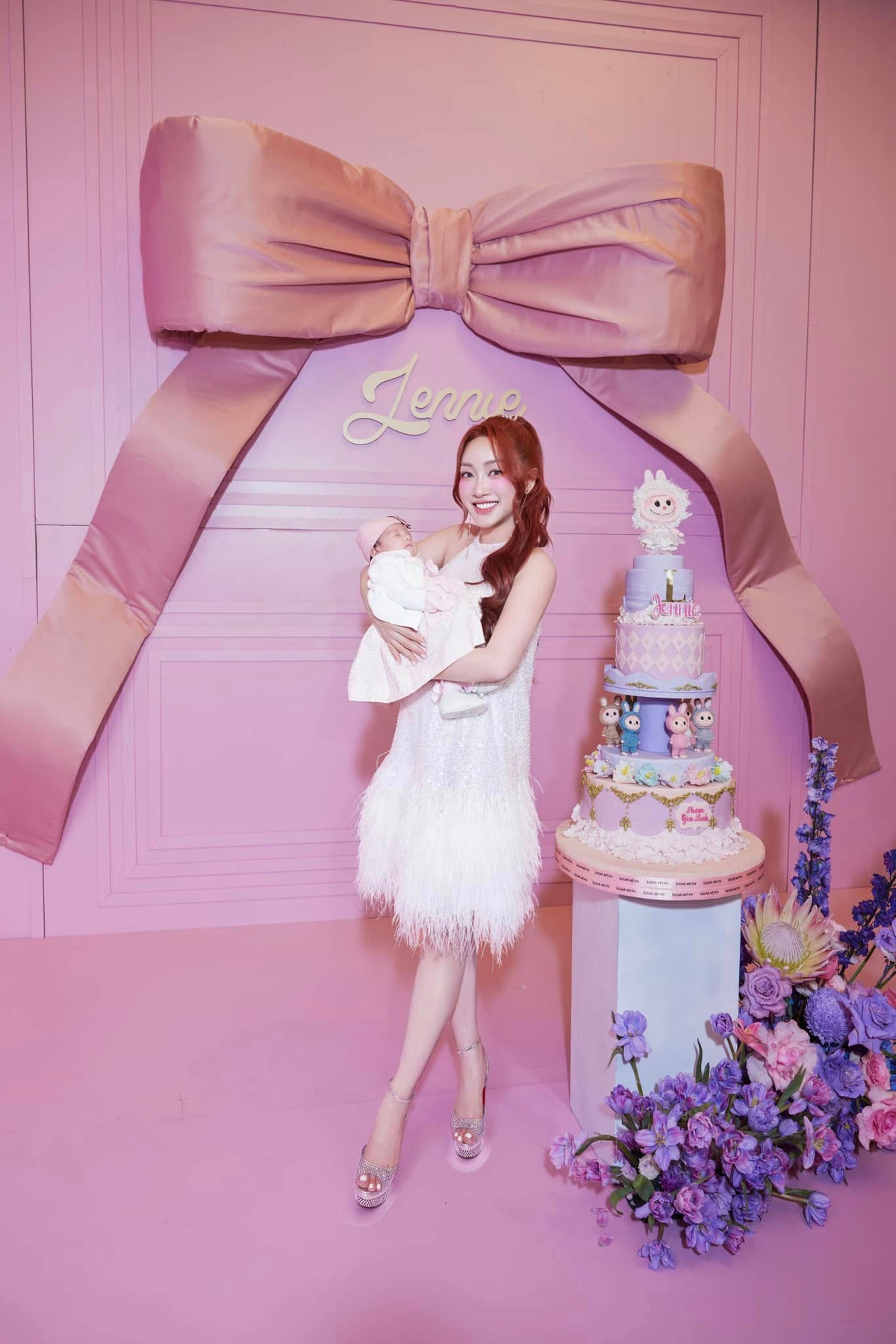 Lý Thuỳ Chang là doanh nhân nổi tiếng trong lĩnh vực làm đẹp, có mối quan hệ thân thiết với nhiều sao Việt như: Bảo Thy, Ngọc Trinh, Khánh Thi,... Ảnh: FB Lý Thuỳ Chang