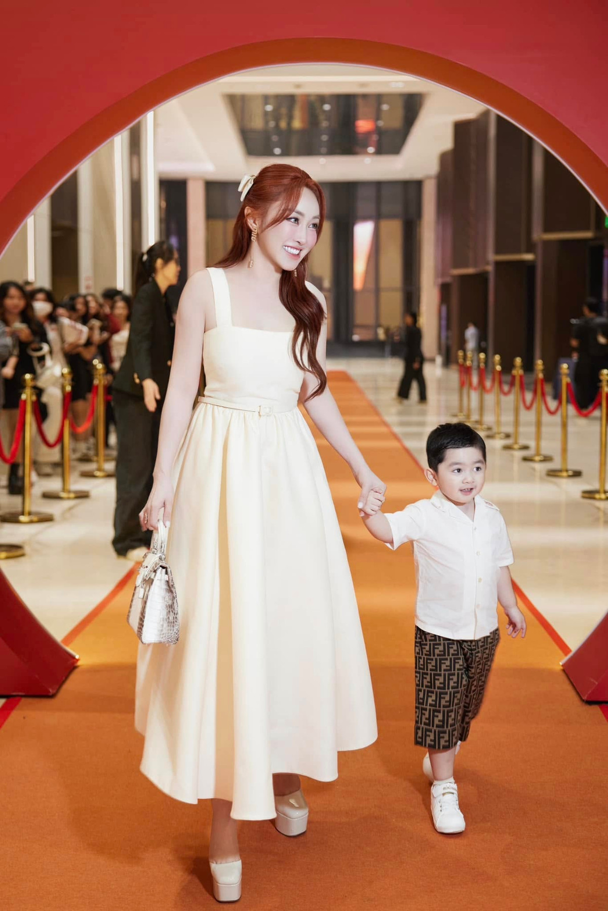 Thường xuyên chia sẻ những hình ảnh đời thường trên mạng xã hội, Lý Thùy Chang không ngần ngại khoe những đường cong quyến rũ của mình. Ảnh: FB Lý Thuỳ Chang