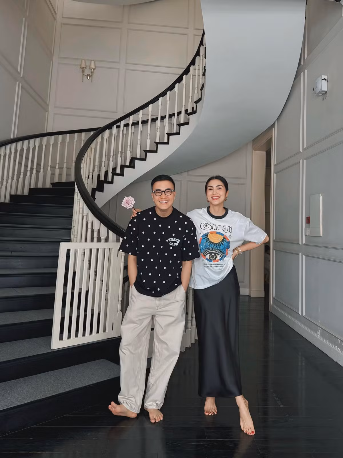 Diễn viên Lương Mạnh Hải ghé chơi nhà Tăng Thanh Hà. Ảnh: FB Hai Luong