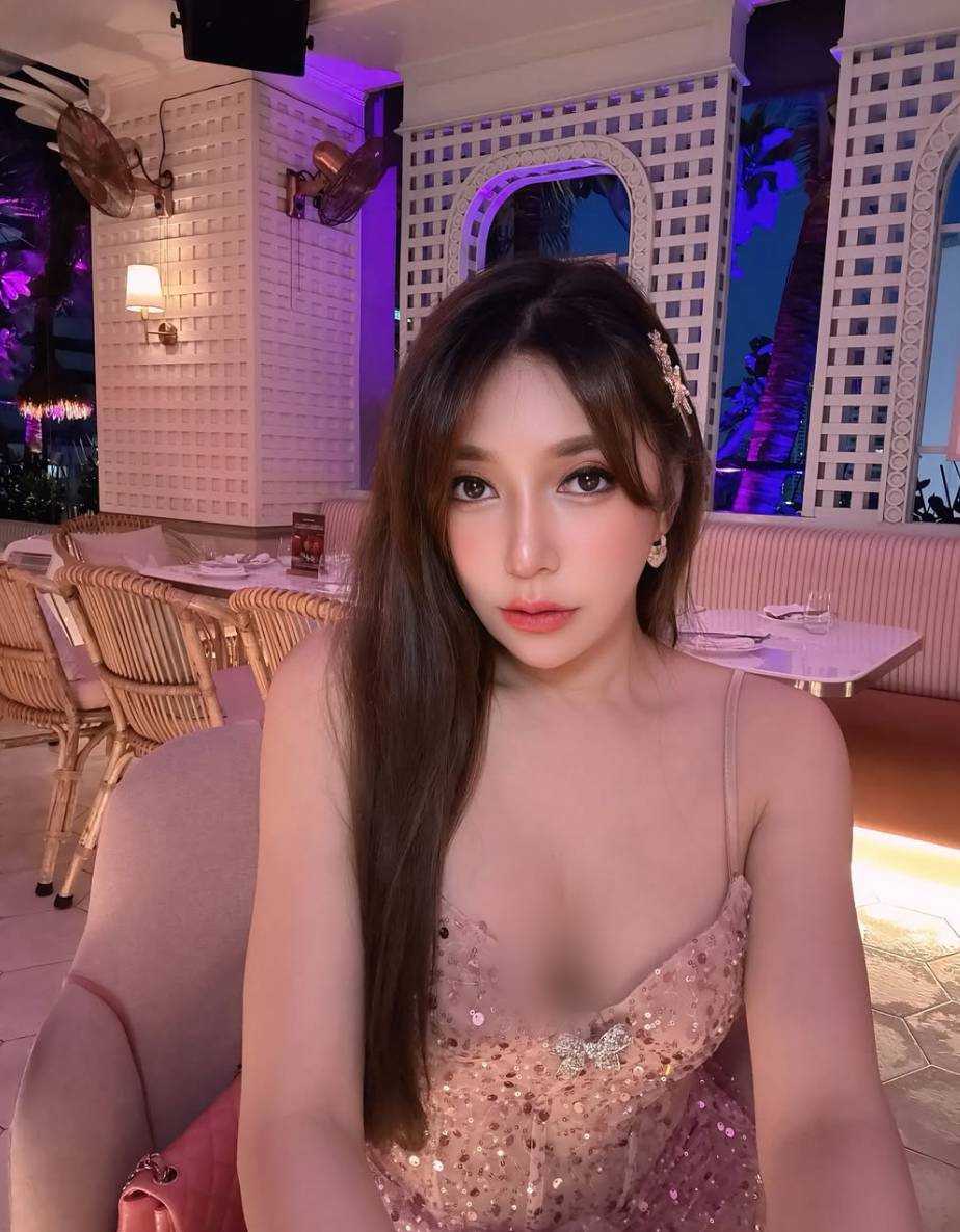 Tatotukta tên thật là Ampavee Watthammasiri là người mẫu gợi cảm rất nổi tiếng đến từ Thái Lan.