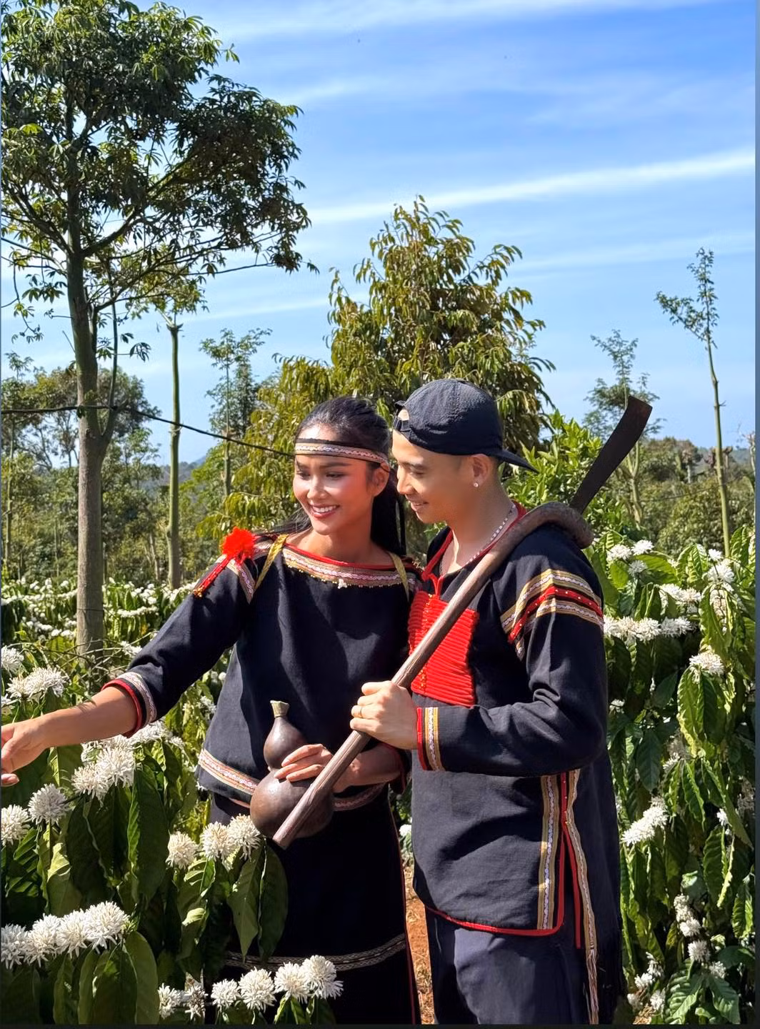 Nhiều bức ảnh ấn tượng của nàng hậu đều do chính tay anh thực hiện. Ảnh: FB H'Hen Niê