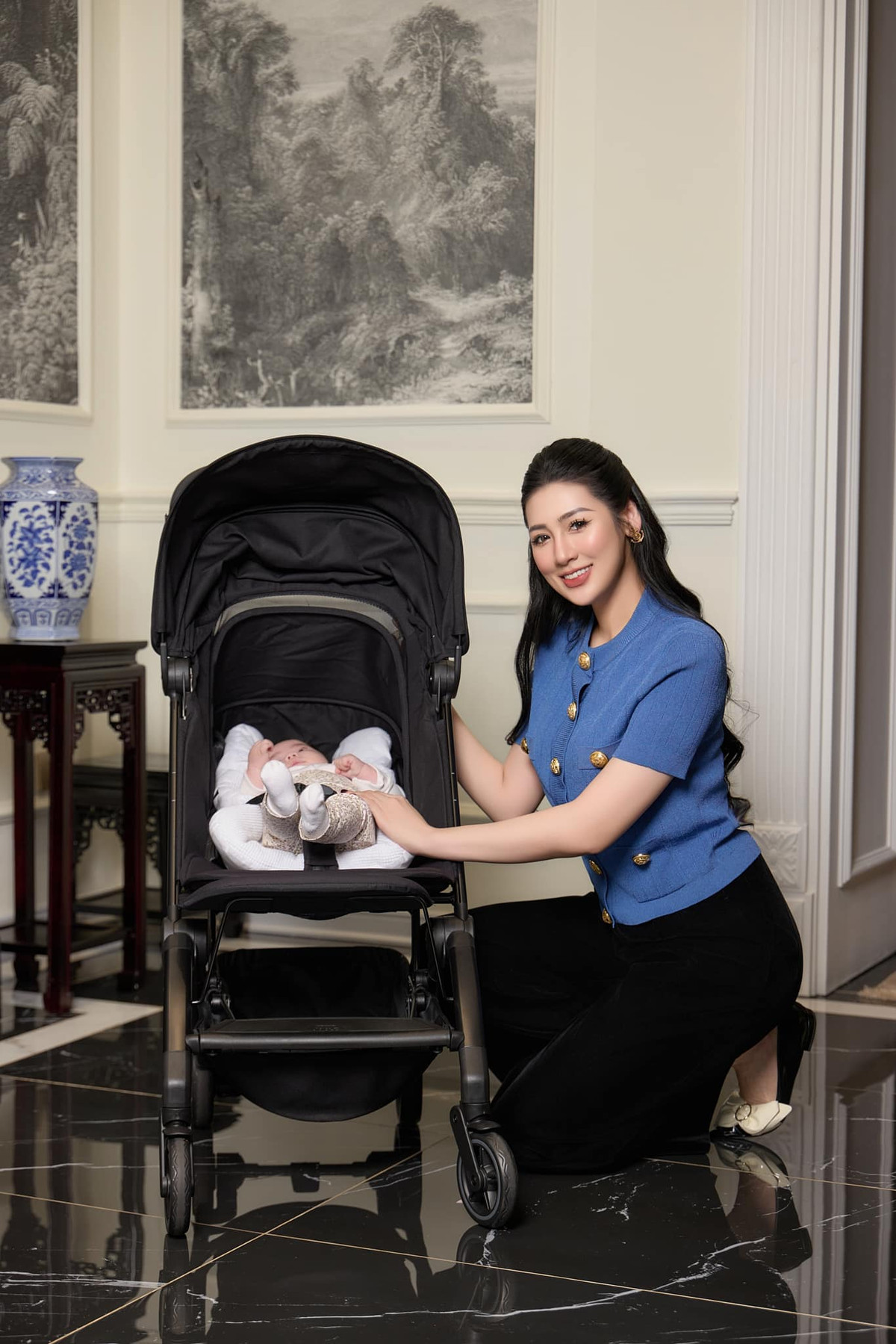 Á hậu Dương Tú Anh giành ngôi vị Á hậu của cuộc thi Hoa hậu Việt Nam vào năm 2012. Thời điểm đó, cô vẫn đang là sinh viên năm nhất tại trường Học viện Báo chí và Tuyên truyền. Ảnh: FB Duong Tu Anh