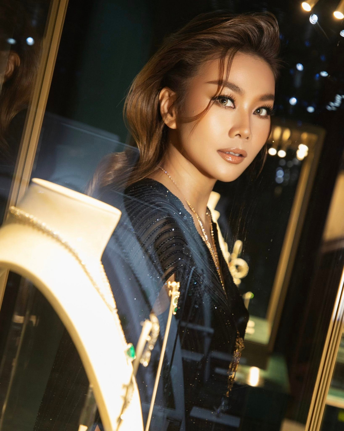 Thanh Hằng khoác lên mình một thiết kế với khí chất sang trọng khi dự sự kiện. Ảnh: FB Thanh Hằng