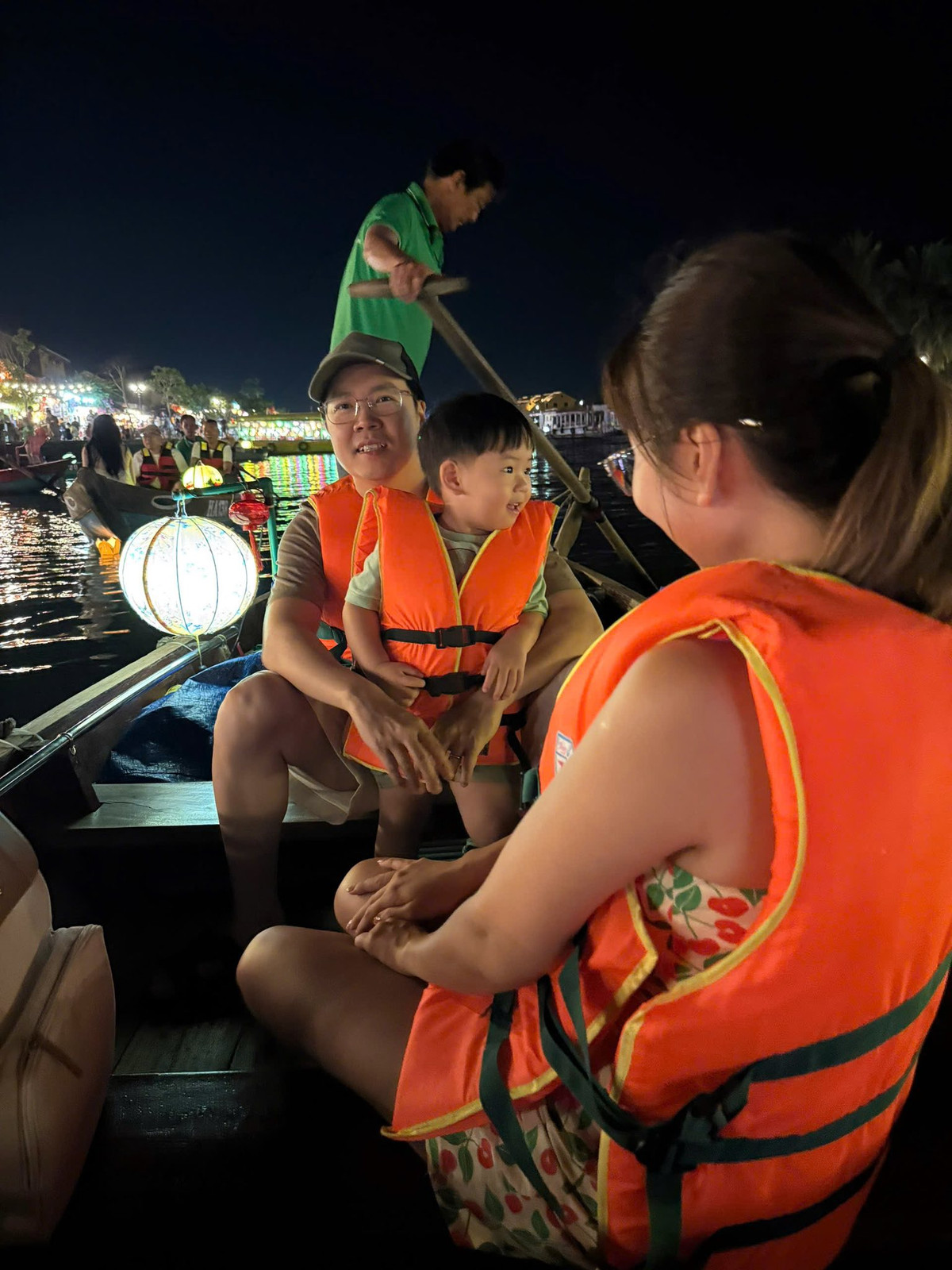 Gia đình Lê Hiếu đi nghỉ dưỡng ở Quảng Nam. Ảnh: FB Le Hieu