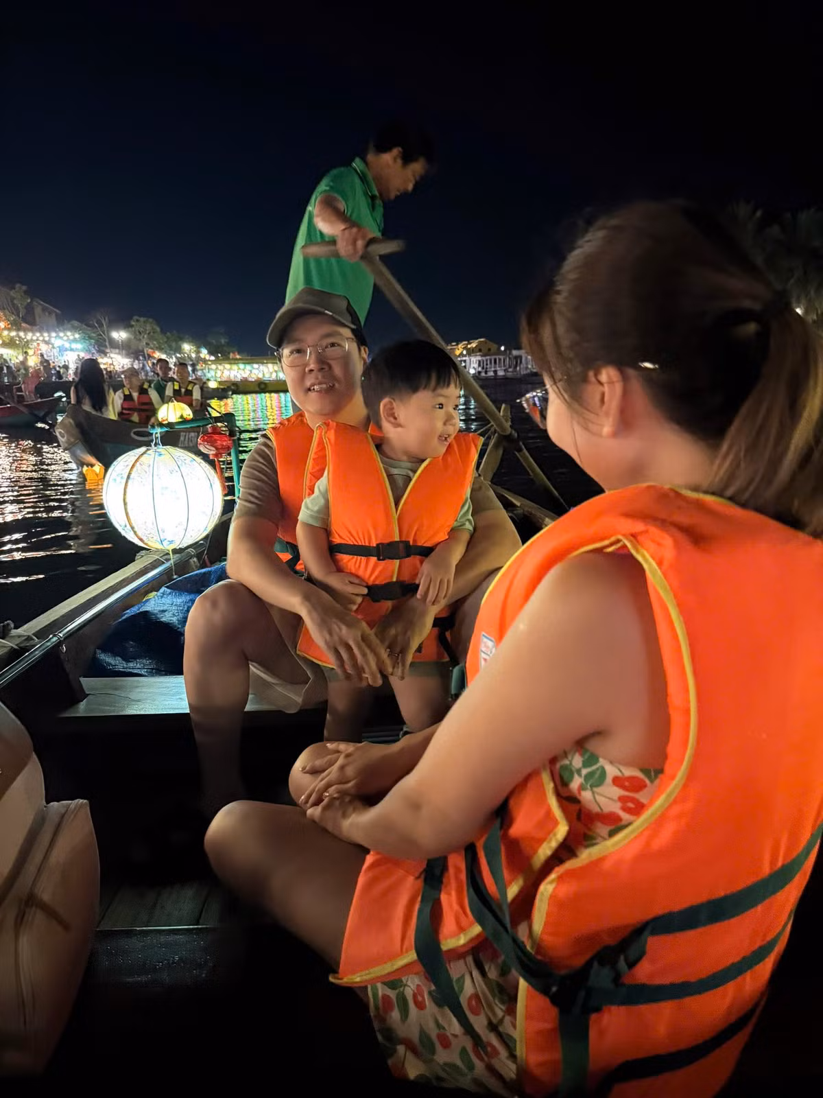 Gia đình Lê Hiếu đi nghỉ dưỡng ở Quảng Nam. Ảnh: FB Le Hieu