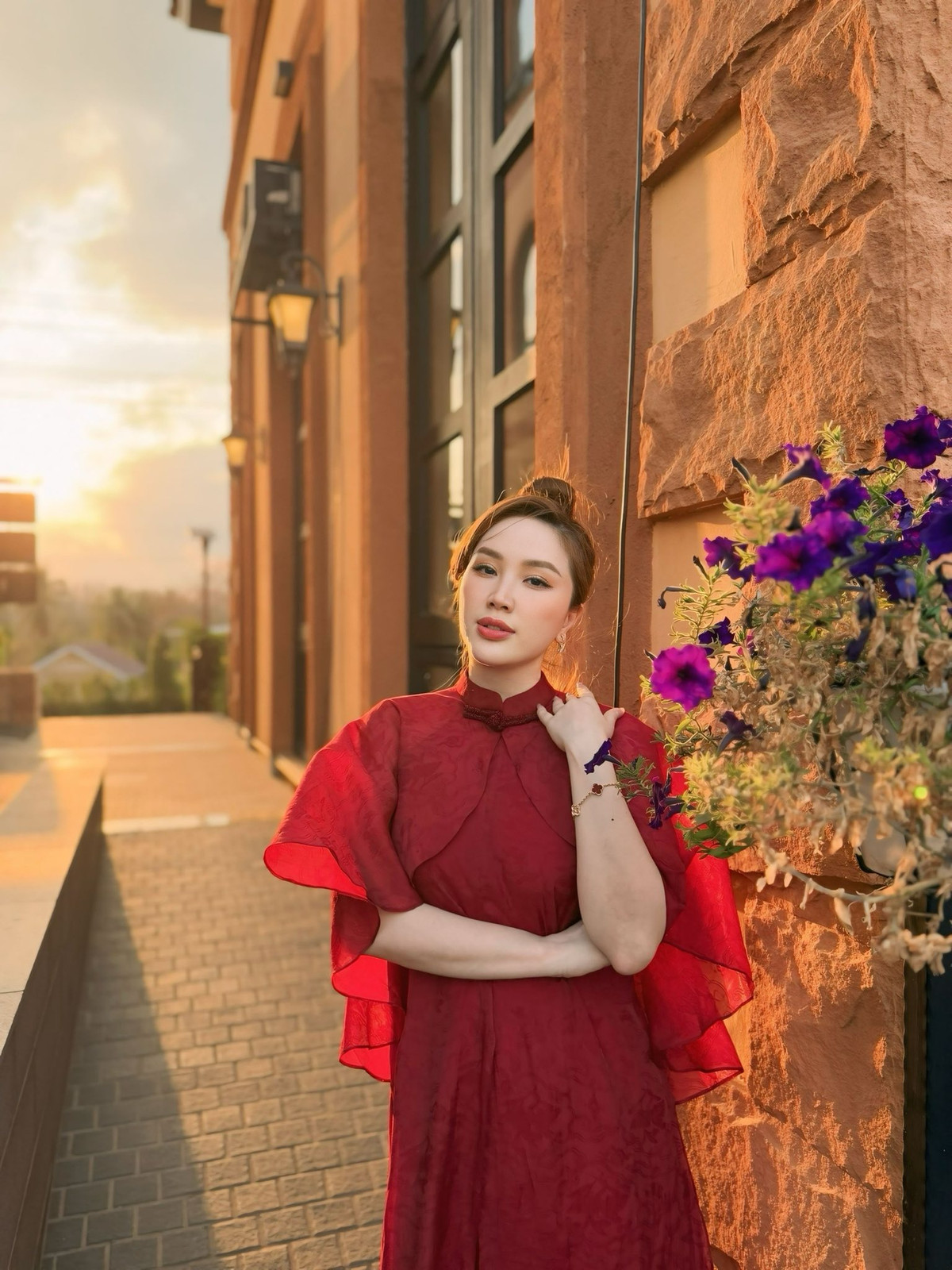 "Em chọn sự dịu dàng, nhưng không đồng nghĩa với yếu đuối!", Bảo Thy khẳng định bản thân. Ảnh: FB Bảo Thy