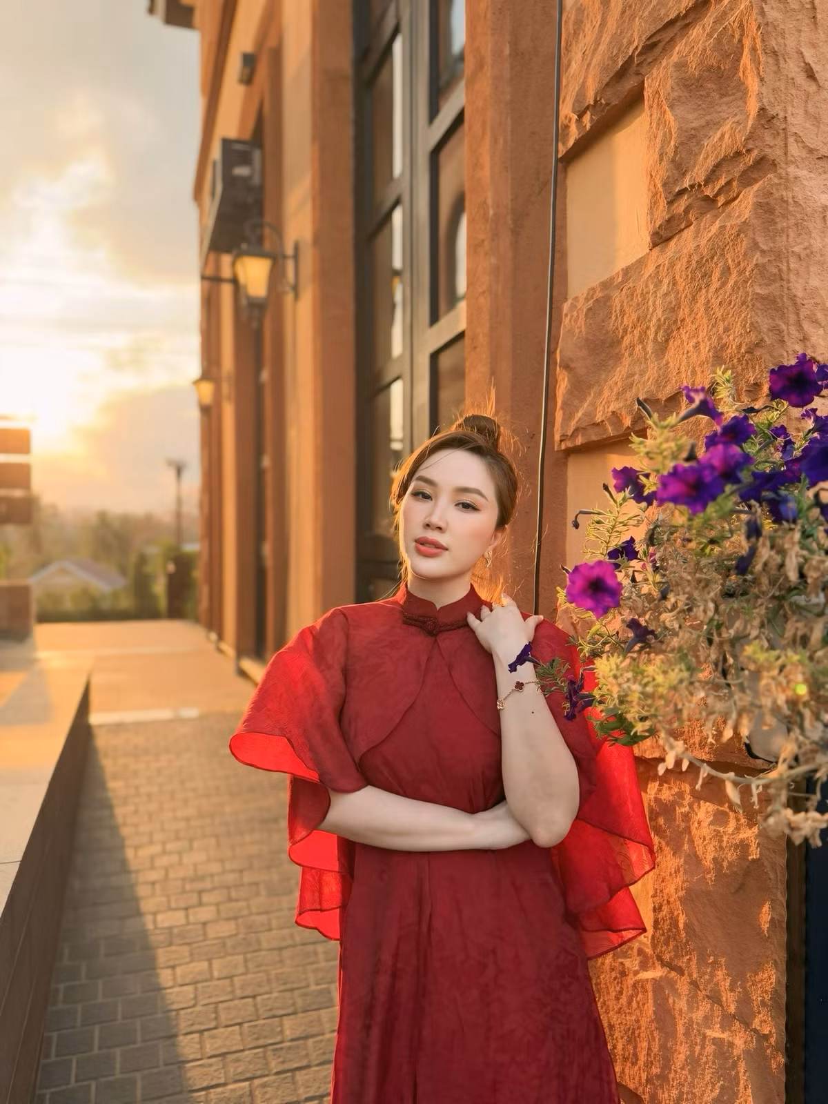 "Em chọn sự dịu dàng, nhưng không đồng nghĩa với yếu đuối!", Bảo Thy khẳng định bản thân. Ảnh: FB Bảo Thy