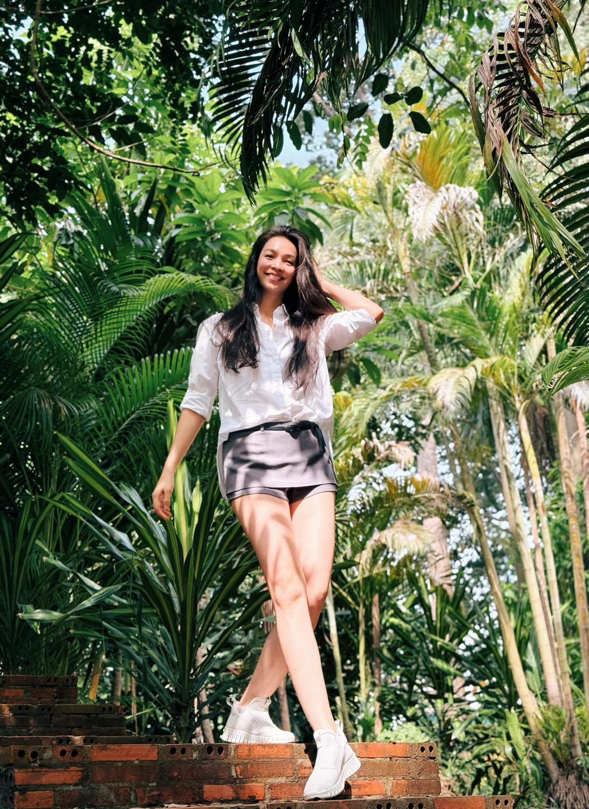 Là mẹ đơn thân, Hiền Thục có thể tự mình mua nhà biệt thự, tậu xe hơi và cho con gái mình một cuộc sống no ấm, đầy đủ, với những điều kiện nuôi dưỡng tốt nhất. Ảnh: FB Hien Thuc