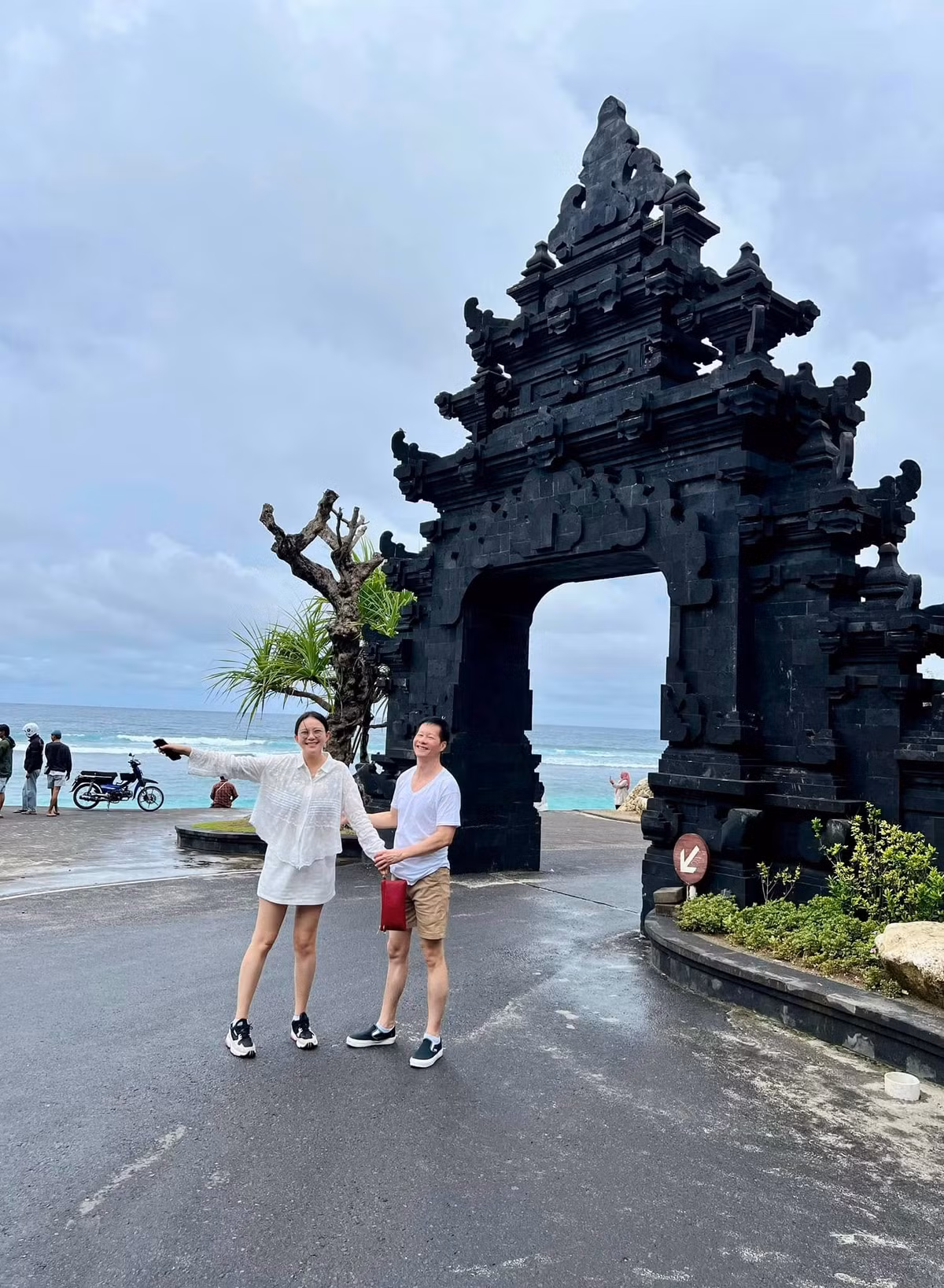 Cựu mẫu Phan Như Thảo và đại gia Đức An đi Bali. Ảnh: FB Phan Như Thảo