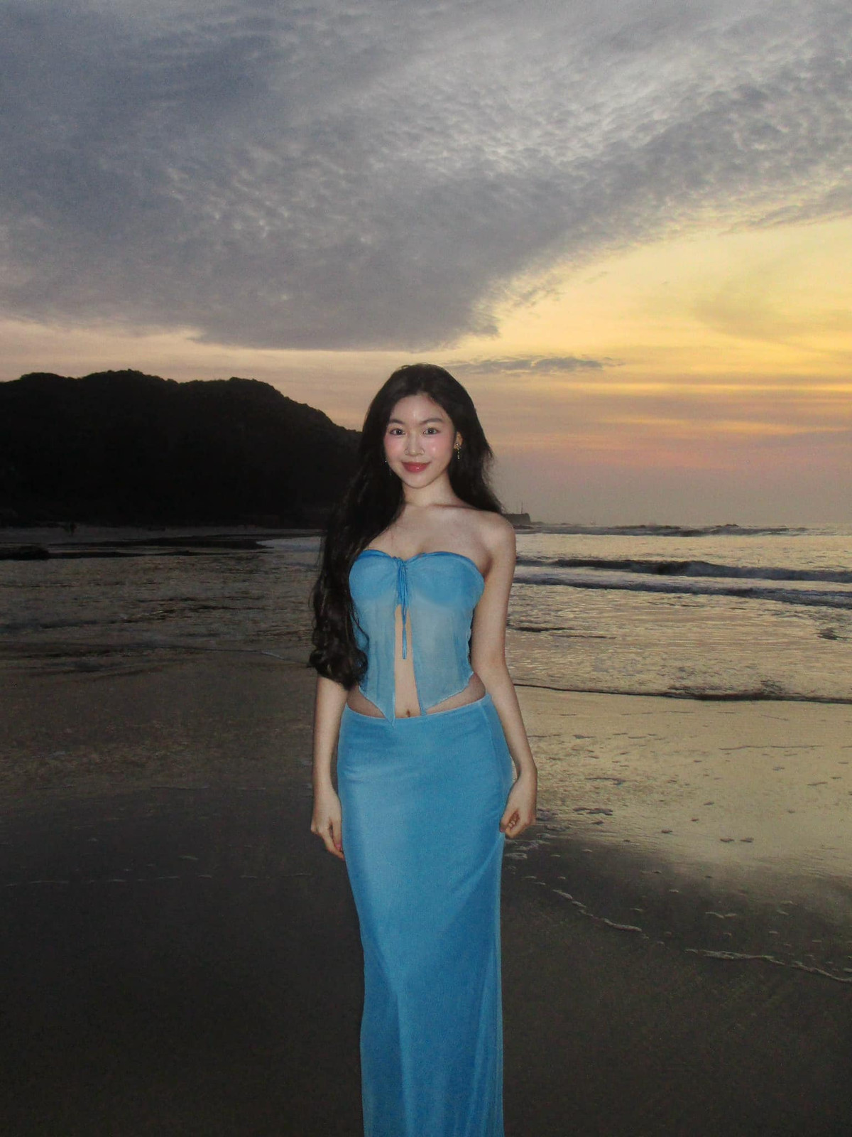 Con gái Quyền Linh nhiều lần mặc hở, xinh đẹp hút mắt Con gai Quyen Linh nhieu lan mac ho, xinh dep hut mat