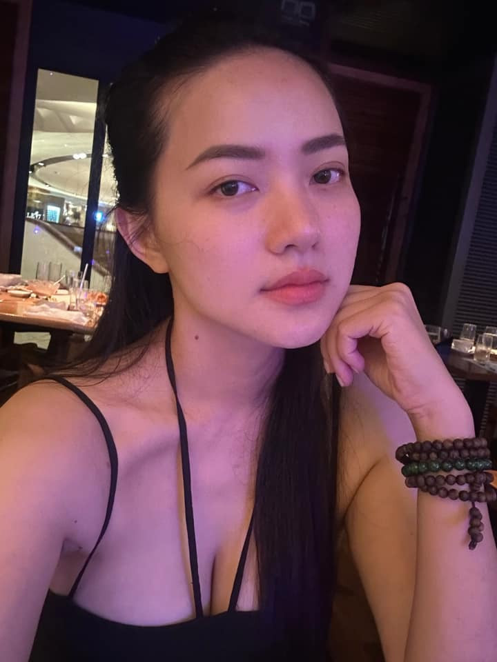 Phan Như Thảo ẩn ý: "Bị phụ bạc một lần là lỗi của họ. Bị nhiều lần là lỗi do mình ngu. Hèn chi sáng hôm nay mưa. Chắc là mưa cho tim mình lạnh lẽo bớt đi". Ảnh: FB Phan Như Thảo