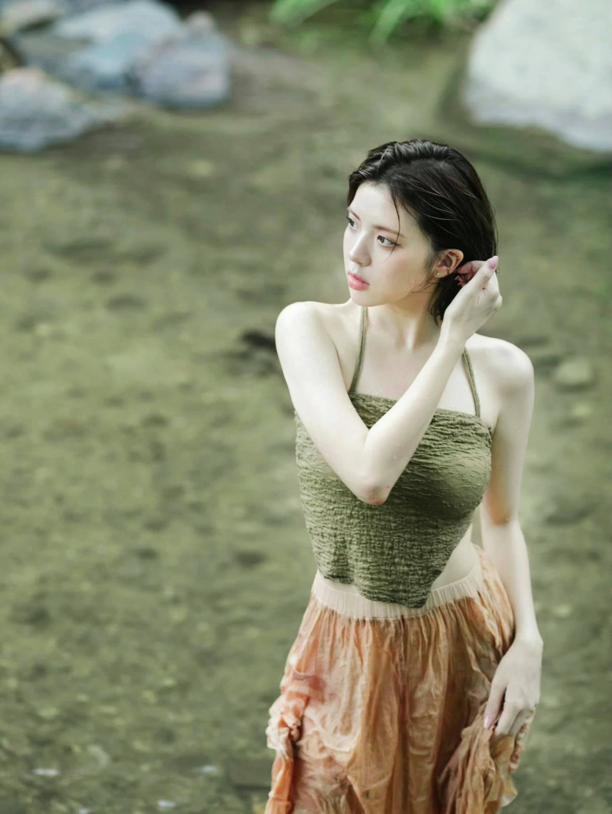 Không chỉ vậy, thần thái tự tin, quyến rũ của Nana trước ống kính cũng là một yếu tố quan trọng tạo nên sức hút đặc biệt cho bộ ảnh.