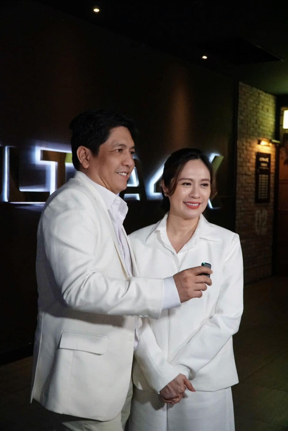 Đức Thịnh là đạo diễn, biên kịch kiêm diễn viên có tiếng trong làng điện ảnh Việt. Đằng sau mỗi tác phẩm thành công của Đức Thịnh không thể không kể đến sự hỗ trợ của bà xã Thanh Thúy. Ảnh: FB Đỗ Đức Thịnh