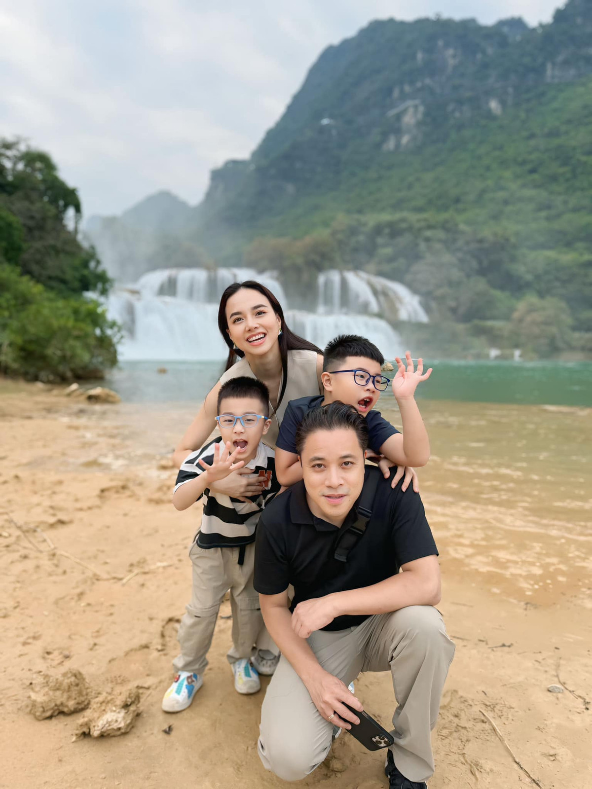 Vợ của Victor Vũ - Đinh Ngọc Diệp từng là diễn viên nổi tiếng trước khi chuyển hướng sang lĩnh vực sản xuất phim. Ảnh: FB Victor Vu