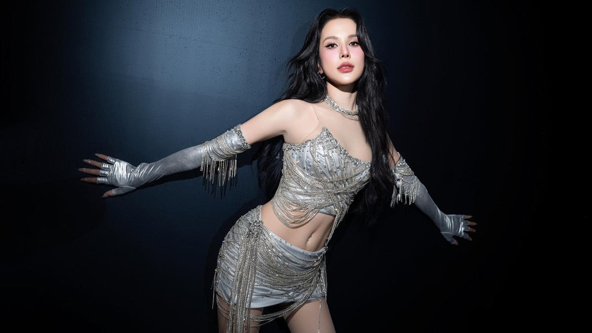 Diệp Lâm Anh cũng là tín đồ của hàng hiệu. Bà mẹ hai con sắm nhiều thiết kế giày, túi xách đến từ những nhà mốt đình đám như Chanel, Louis Vuitton… Ảnh: FB Diep Lam Anh