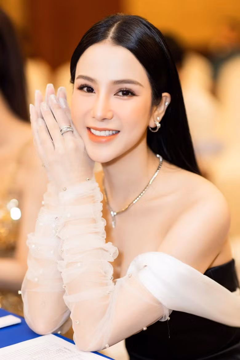 Phong cách ăn mặc của Diệp Lâm Anh chưa một lần gây thất vọng. Ảnh: FB Diep Lam Anh