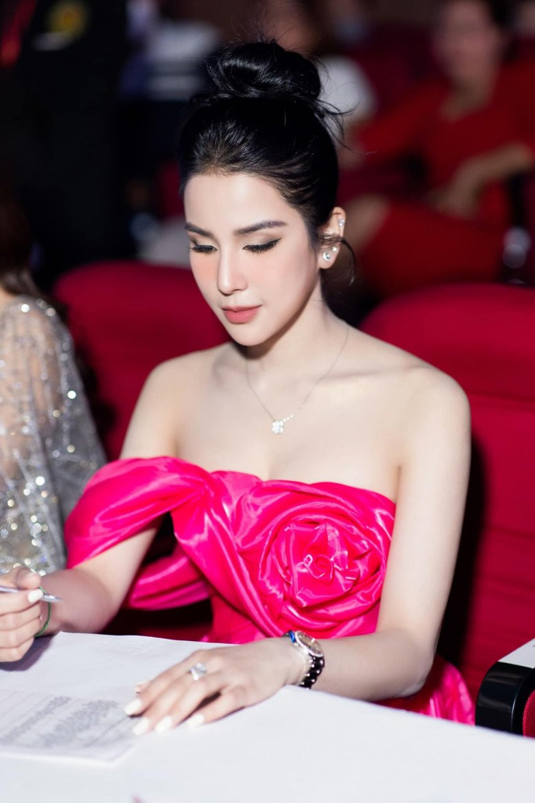 Là người làm thời trang, Diệp Lâm Anh luôn xinh đẹp, tỏa sáng ở bất cứ hoàn cảnh nào. Ảnh: FB Diep Lam Anh