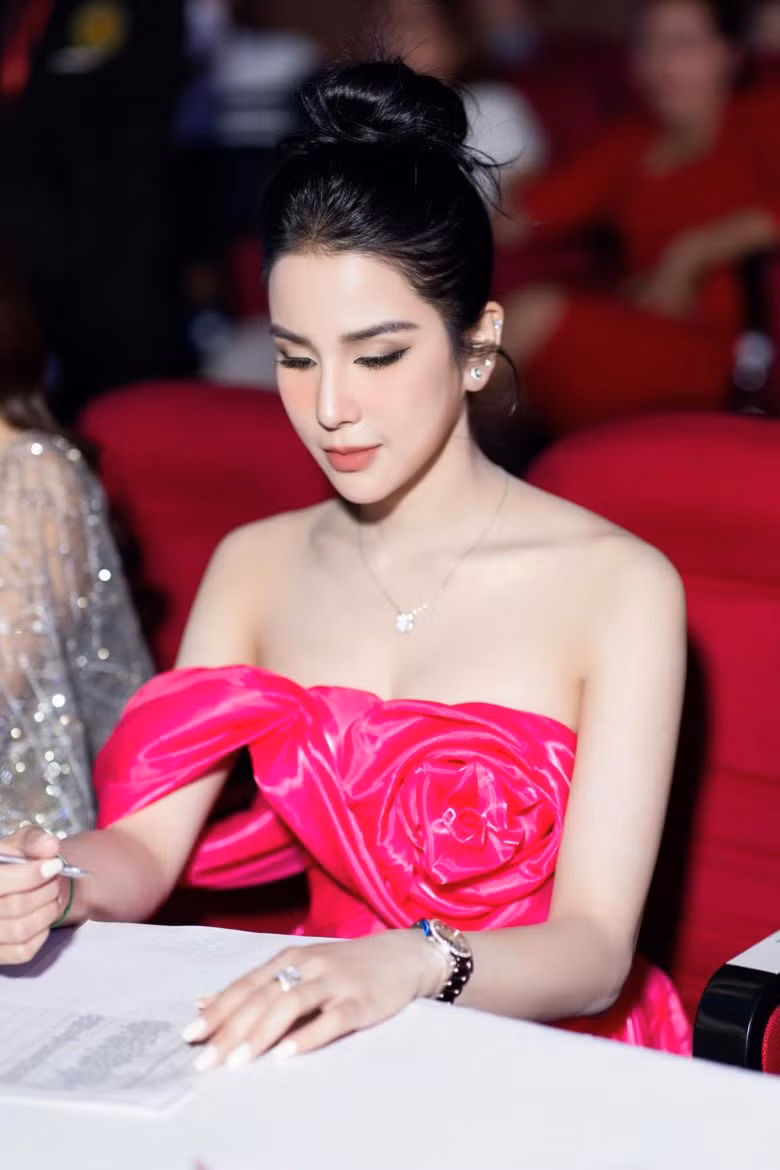 Là người làm thời trang, Diệp Lâm Anh luôn xinh đẹp, tỏa sáng ở bất cứ hoàn cảnh nào. Ảnh: FB Diep Lam Anh