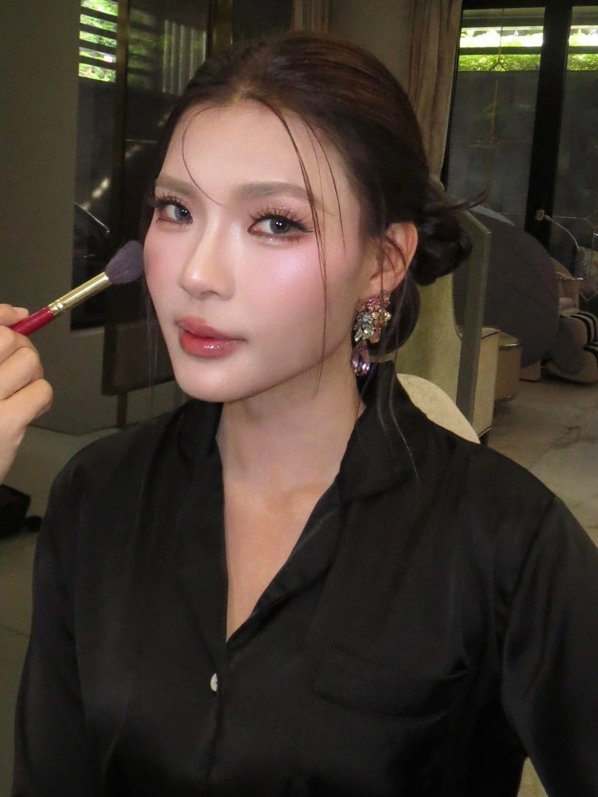 Sự thay đổi nhỏ với phần tóc mái không chỉ giúp Thúy Diễm "ăn gian" tuổi tác mà còn giúp vẻ ngoài của cô tươi tắn, năng động và có phần trẻ trung hơn hẳn. Ảnh: FB Nguyễn Ngọc Thuý Diễm