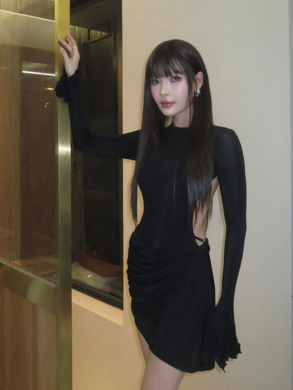 Kiểu tóc thẳng mái mưa là điểm nhấn giúp visual của Thúy Diễm trở nên tỏa sáng. Ảnh: FB Nguyễn Ngọc Thuý Diễm