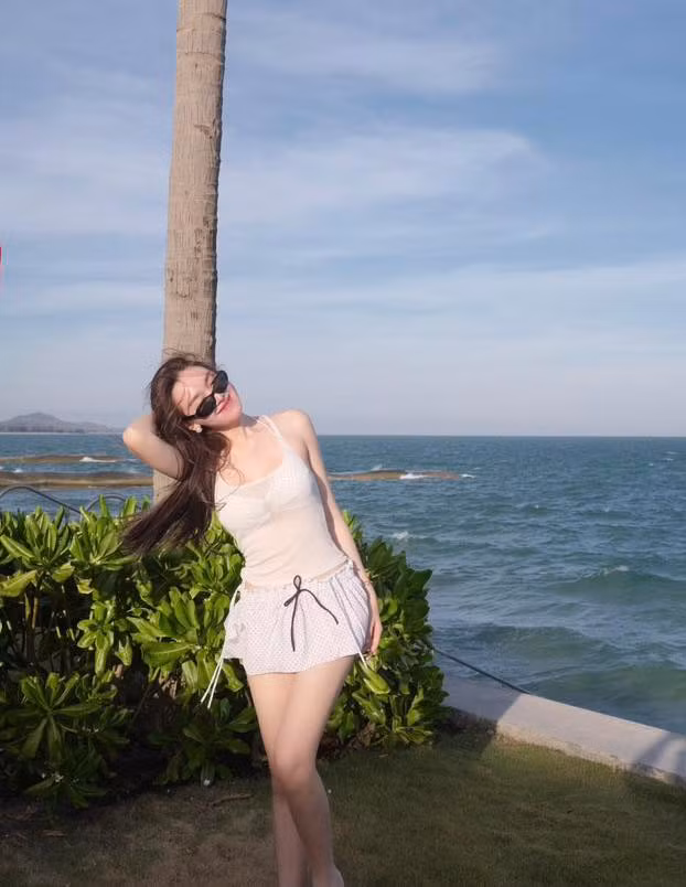 Á hậu Tường San khoe sắc vóc xinh đẹp ở biển. Ảnh: FB Nguyễn Tường San