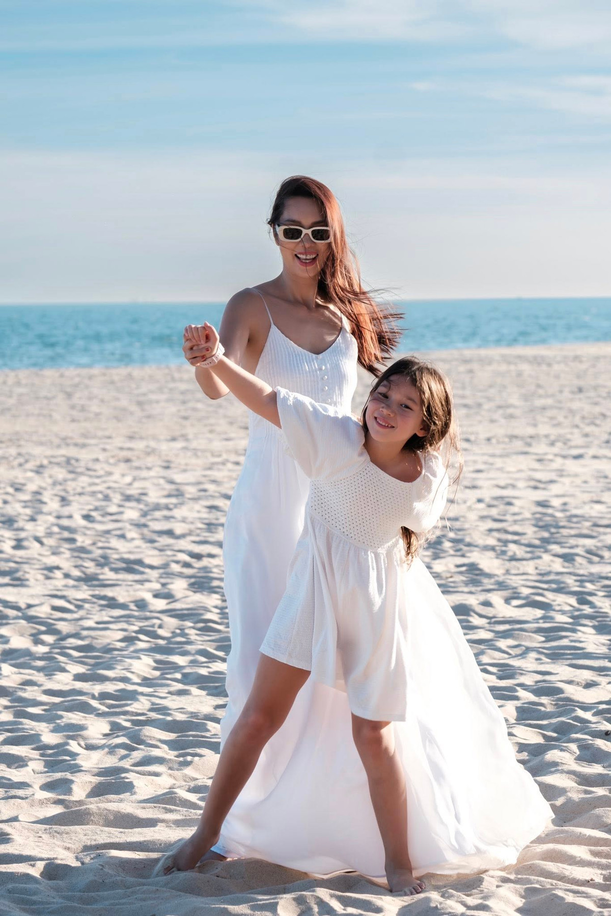 Siêu mẫu Hà Anh tiết lộ nhiều lúc ngủ dậy vẫn cảm thấy ngỡ ngàng khi nhớ ra đã làm mẹ của hai thiên thần nhỏ. Ảnh: FB Ha Anh Vu