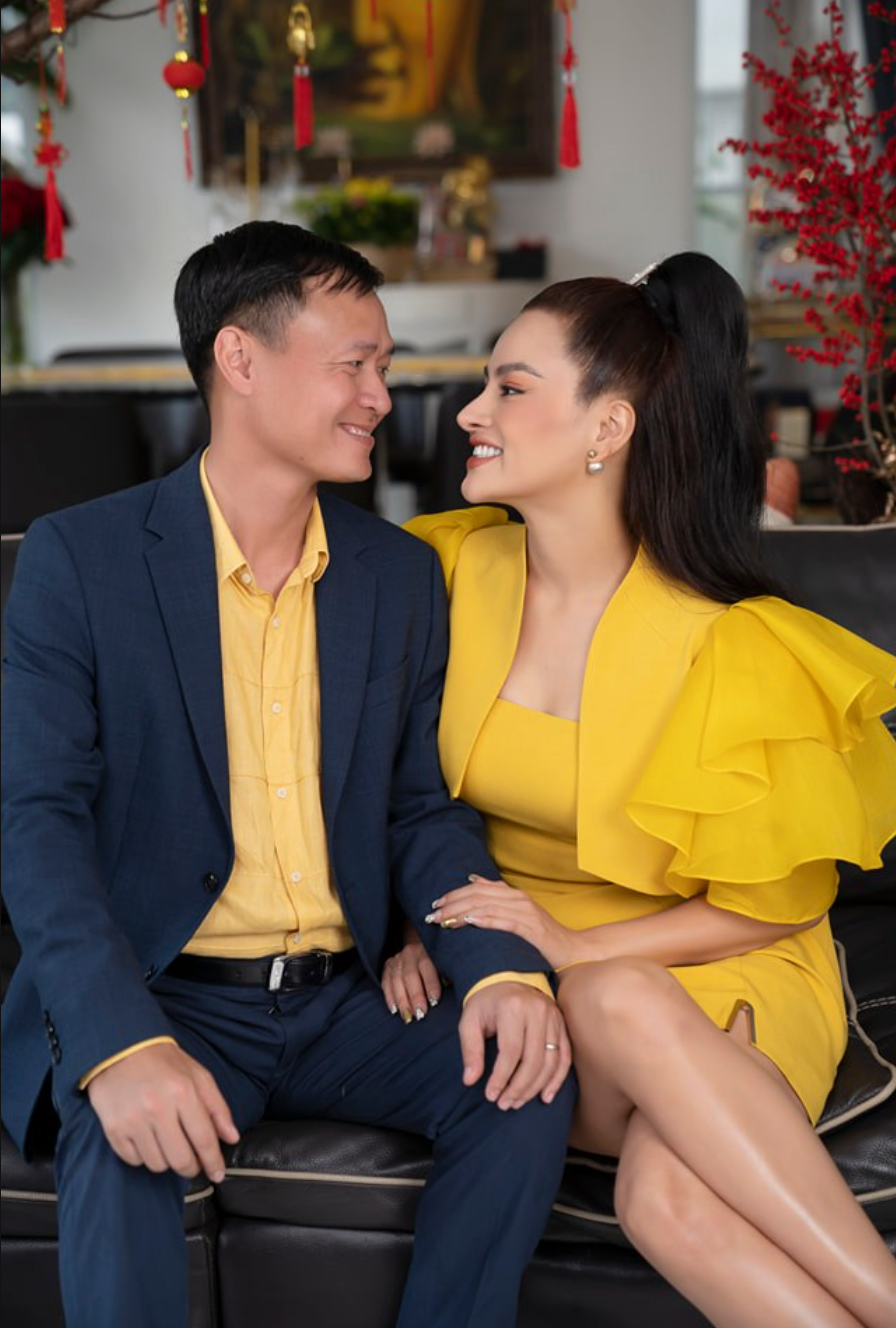 Trong 13 năm bên nhau, Vũ Thu Phương và chồng đại gia trở thành hình mẫu gia đình hạnh phúc, thường xuyên xuất hiện cùng nhau trong các sự kiện và chia sẻ những khoảnh khắc ngọt ngào trên mạng xã hội. Ảnh: FB Vũ Thu Phương