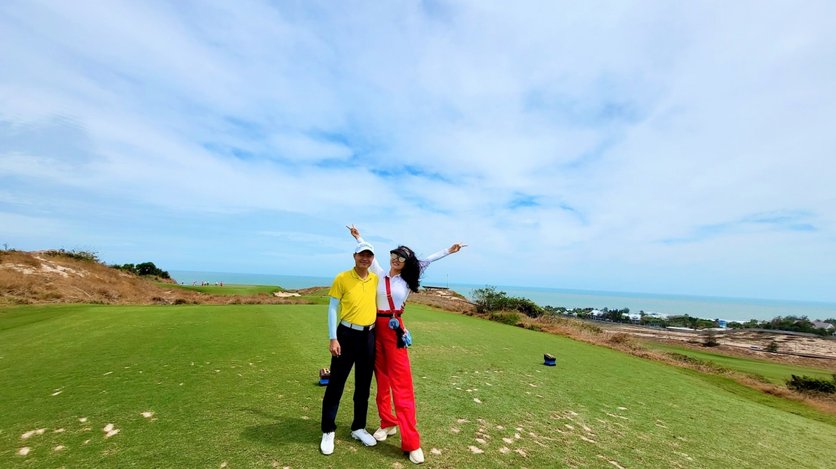 Trần Thanh Hải luôn thể hiện sự quan tâm, chăm sóc đến vợ và các con. Ảnh: FB Vũ Thu Phương