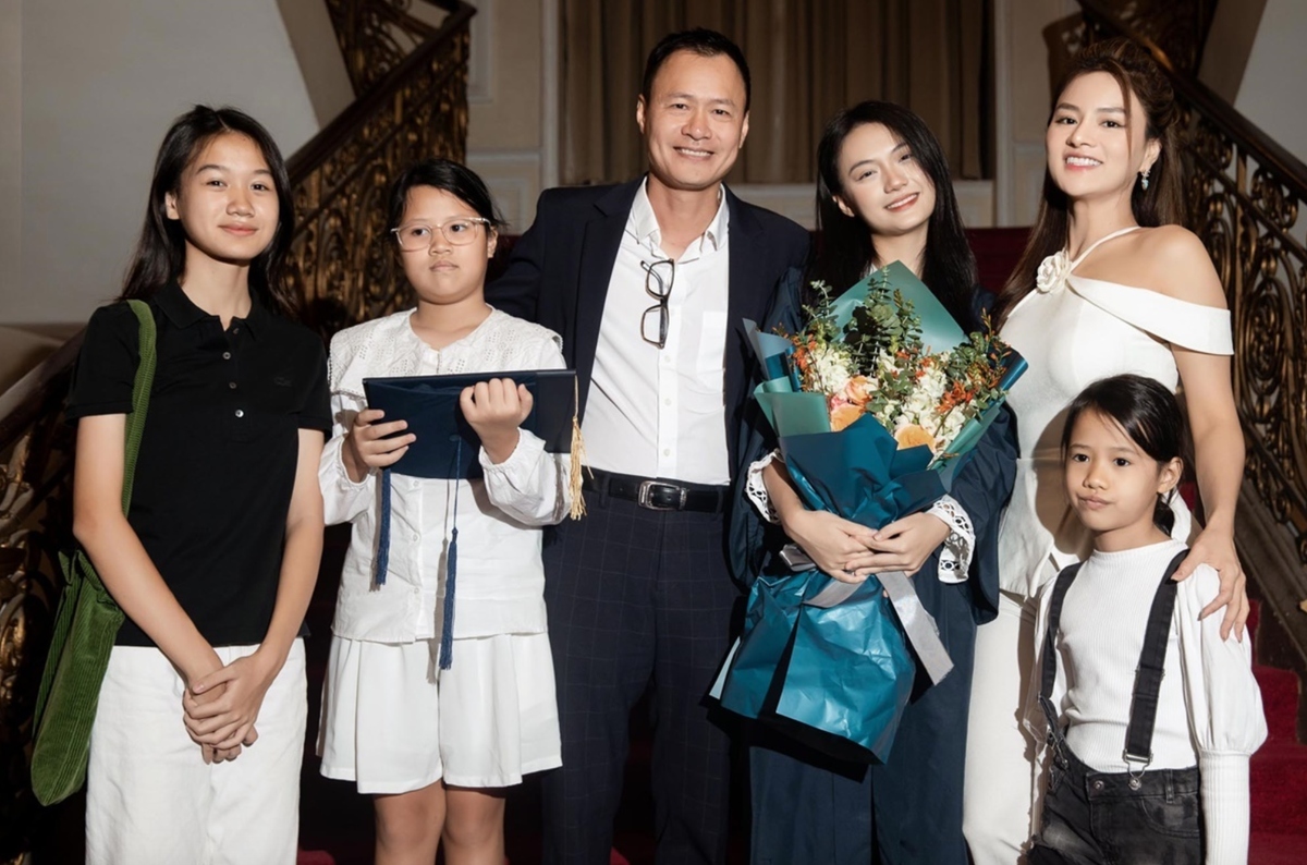 Cả hai từng thể hiện sự đồng điệu trong cuộc sống như chơi thể thao, xem hòa nhạc, dạy các con học vẽ. Ảnh: FB Vũ Thu Phương