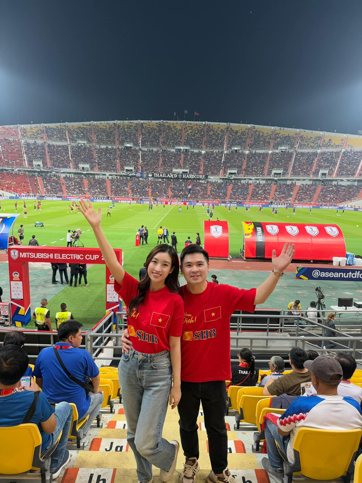 Trên trang cá nhân, cô thường xuyên chia sẻ những khoảnh khắc hạnh phúc bên chồng con. Ảnh: FB My Linh Do