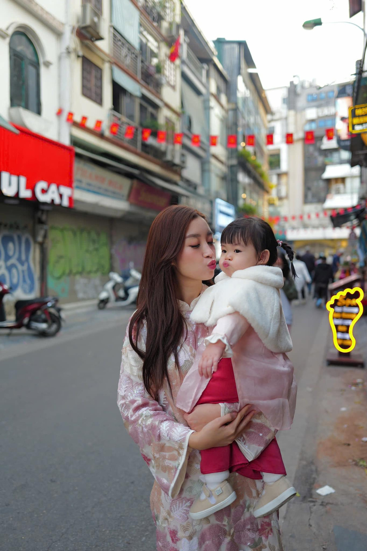 Sau khi kết hôn, Hoa hậu Việt Nam 2016 dành phần lớn thời gian vun vén cho tổ ấm nhỏ. Ảnh: FB My Linh Do