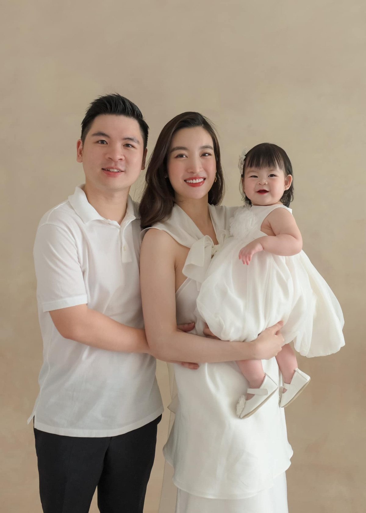 Nói về việc lấy chồng, làm dâu, Đỗ Mỹ Linh bày tỏ quan điểm: "Tôi muốn là một người phụ nữ hướng về gia đình nhưng vẫn phải có cuộc sống riêng, có công việc và đam mê riêng". Ảnh: FB My Linh Do