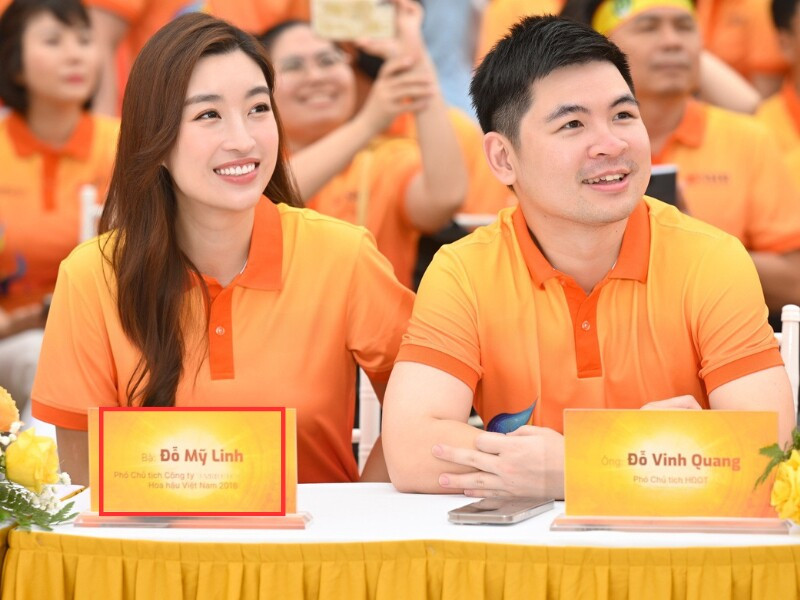 Dân tình còn đặc biệt quan tâm khi Đỗ Mỹ Linh tham dự với tư cách là Phó chủ tịch của công ty thành viên thuộc tập đoàn do bố chồng cô - Bầu Hiển làm Chủ tịch Hội đồng Quản trị. Ảnh: Người đưa tin