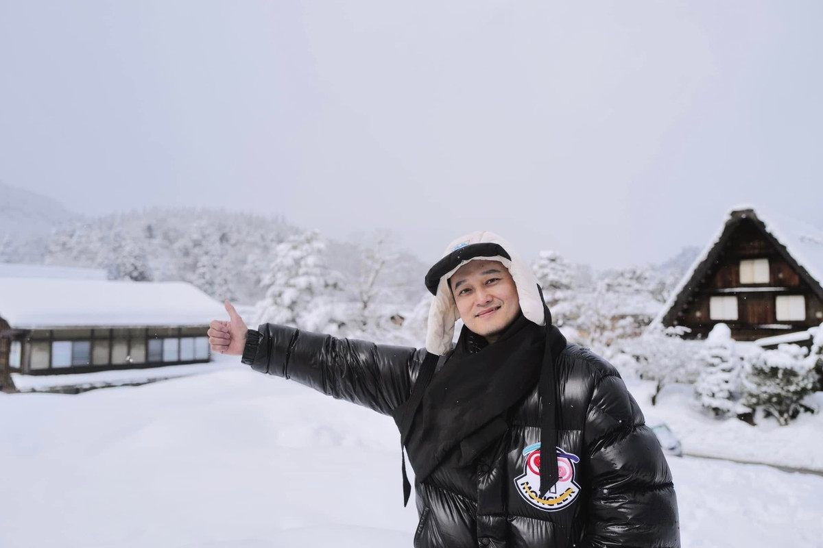 Ca sĩ Quang Vinh chụp ảnh tuyết ở Nhật Bản. Ảnh: FB Quang Vinh