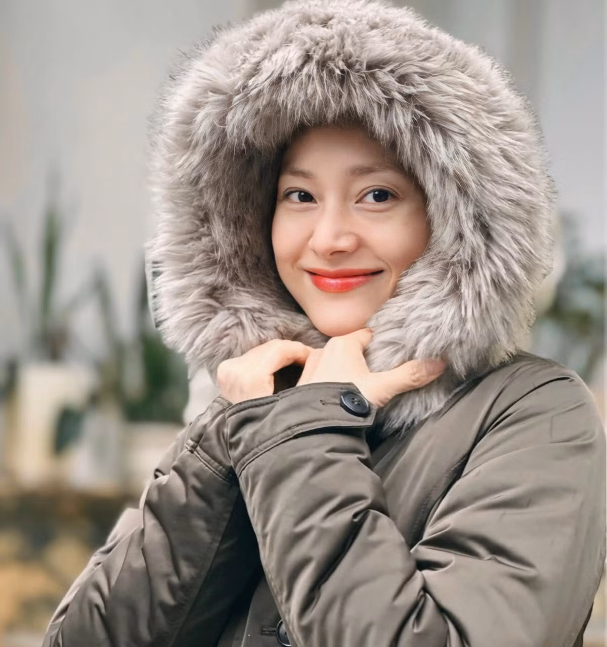 Diễn viên Lan Phương xinh đẹp với giao diện cô bé mùa đông. Ảnh: FB Lan Phuong Nguyen