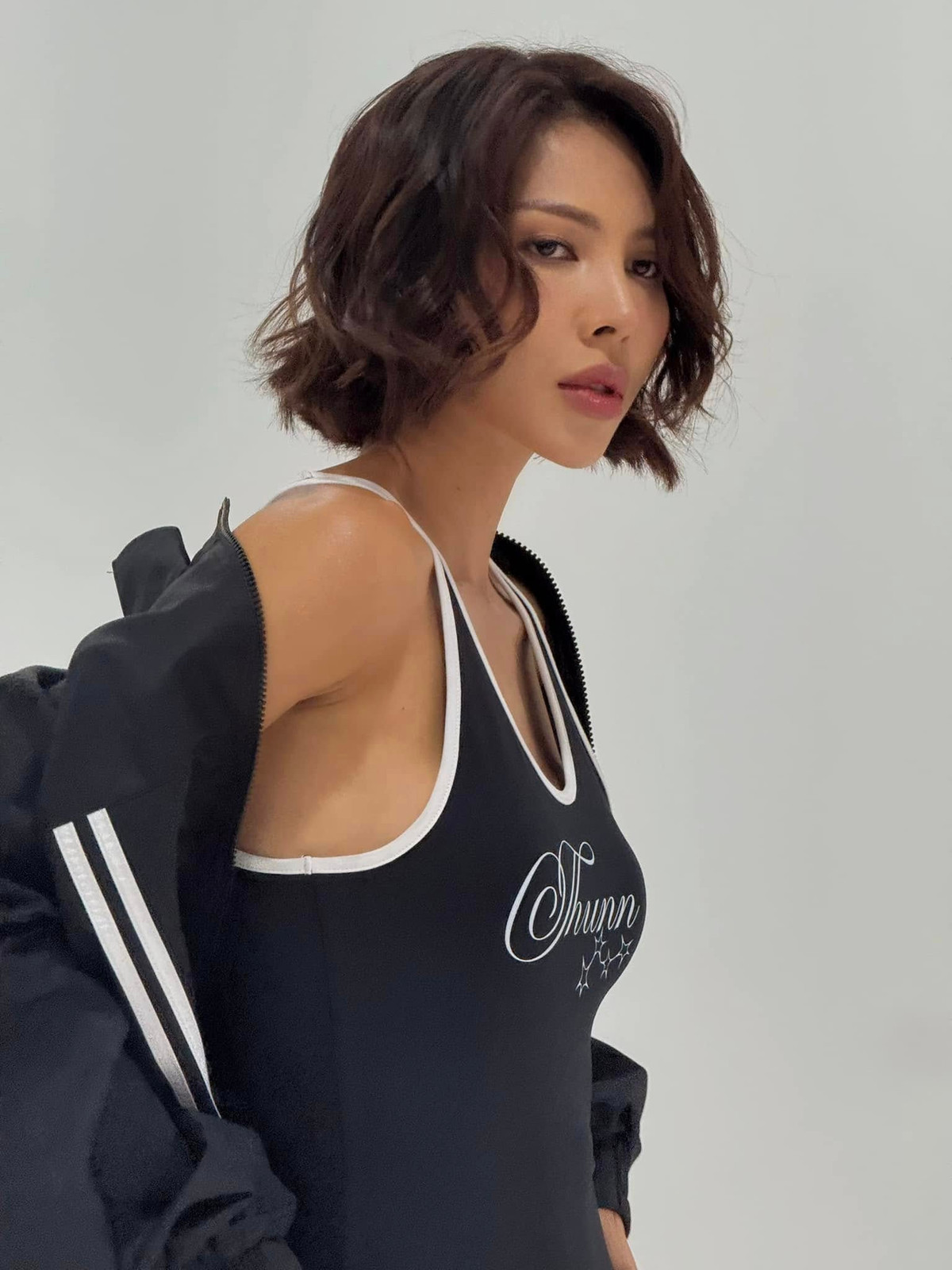 Minh Triệu chụp ảnh shooting. Ảnh: FB Pham Dinh Minh Trieu